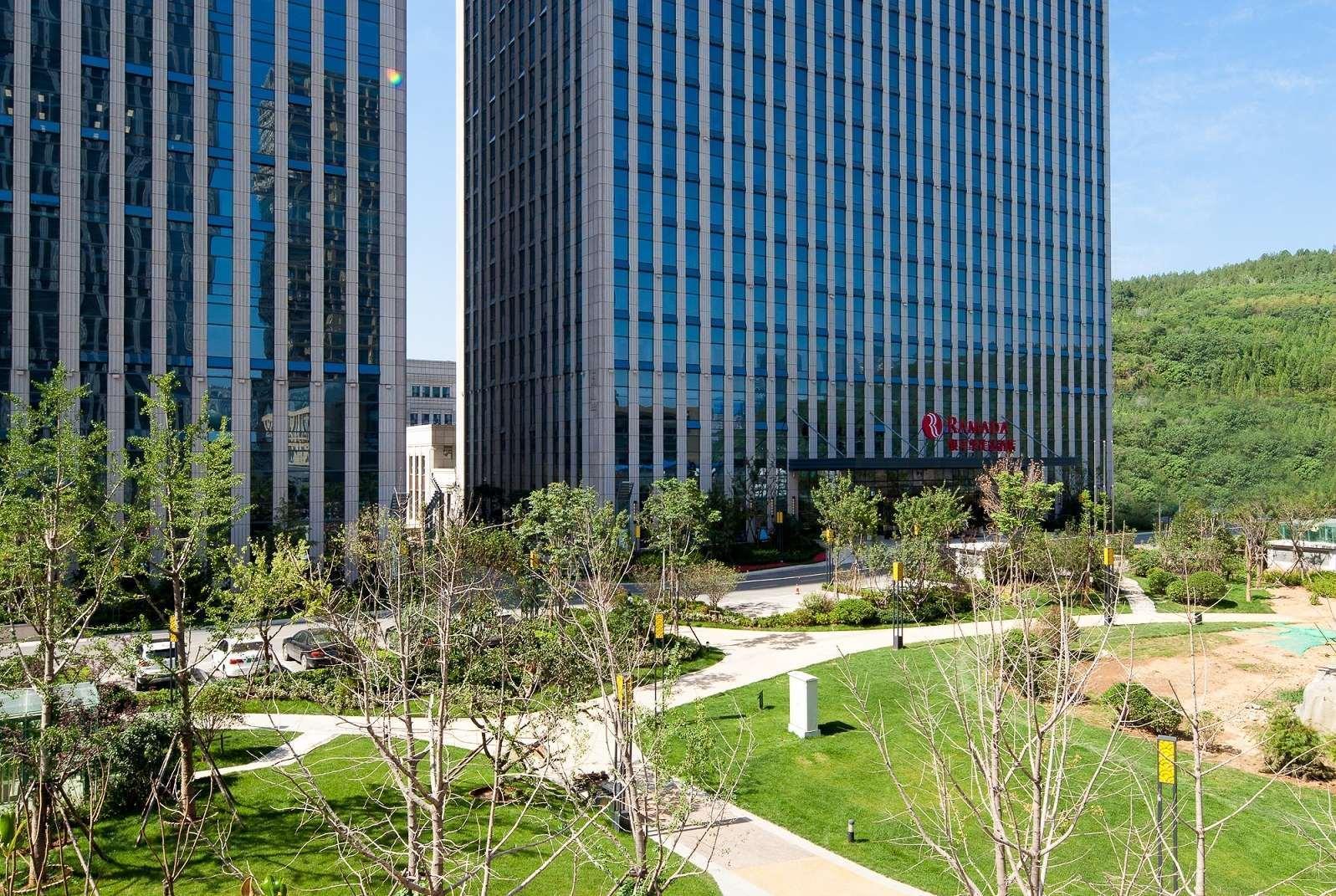 Hotel Ramada Jinan Exterior foto